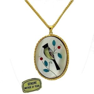 😀 New Old 1970's Mother Pearl Cardinal Necklace